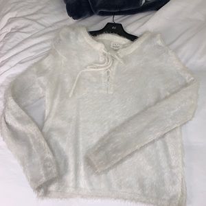 Super soft sweatshirt with lace up